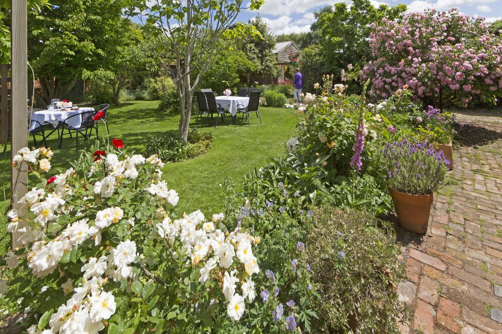 The Racecourse Inn Longford Exteriér fotografie