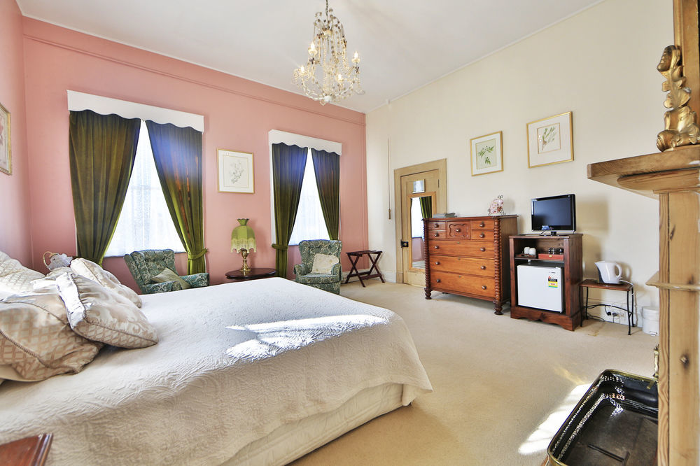 The Racecourse Inn Longford Exteriér fotografie