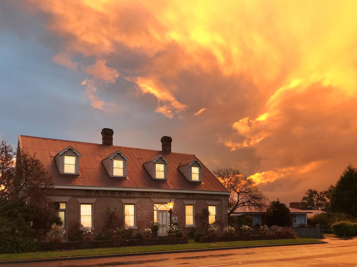 The Racecourse Inn Longford Exteriér fotografie
