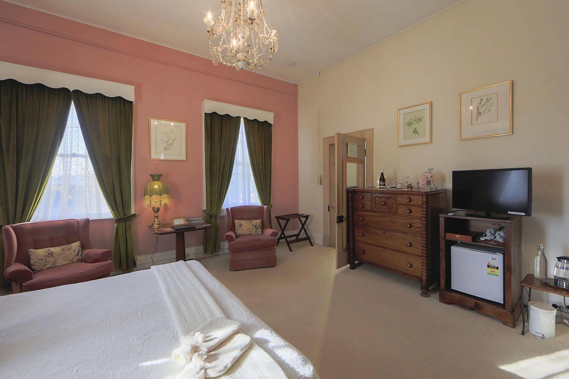 The Racecourse Inn Longford Exteriér fotografie