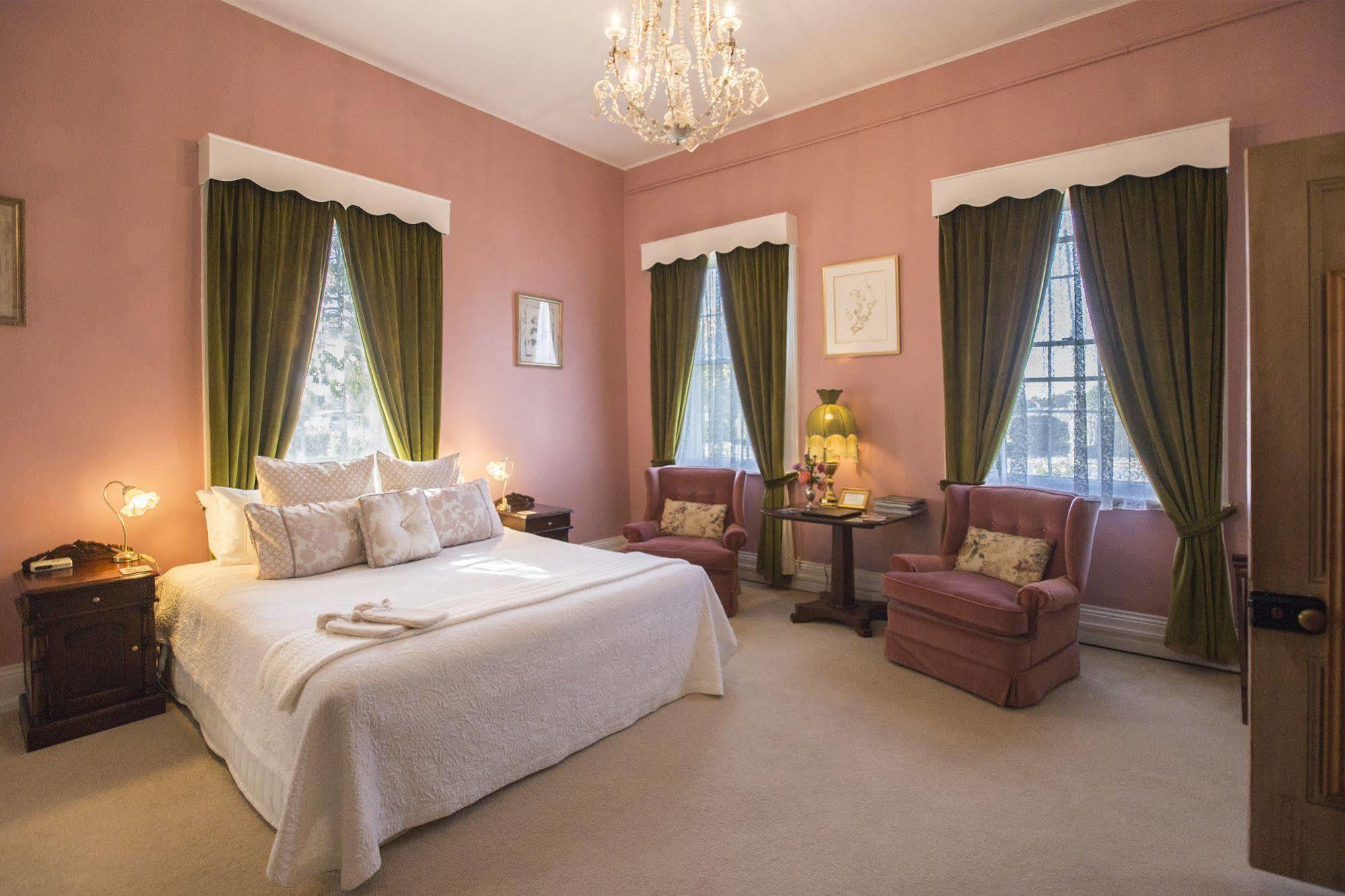 The Racecourse Inn Longford Exteriér fotografie